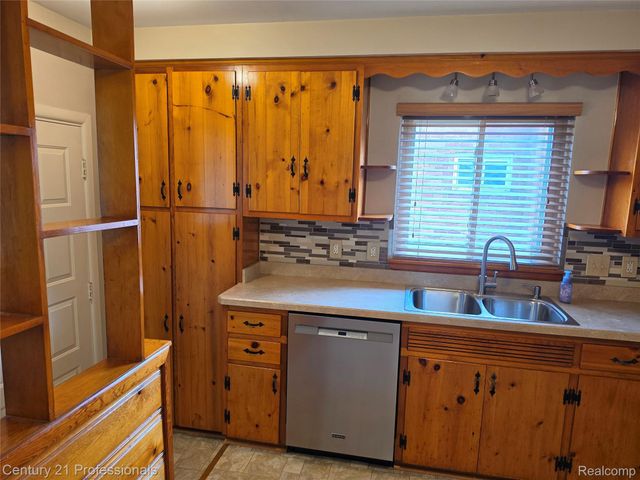 29421 Mark Avenue, Madison Heights, MI 48071