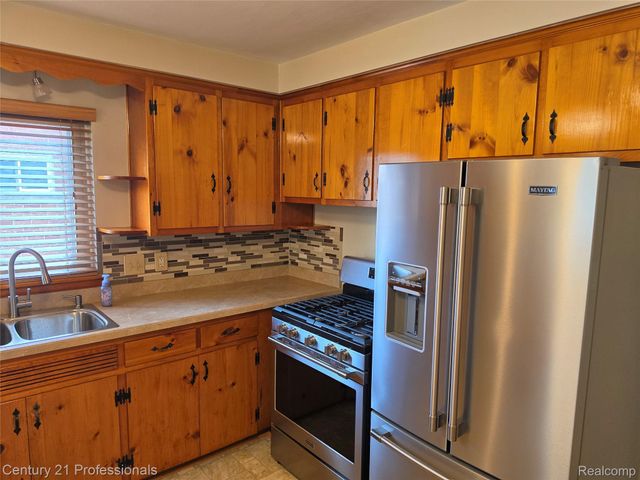 29421 Mark Avenue, Madison Heights, MI 48071