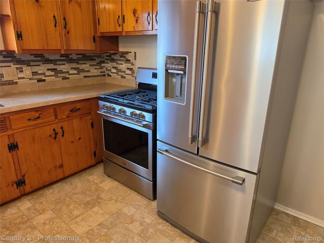 29421 Mark Avenue, Madison Heights, MI 48071