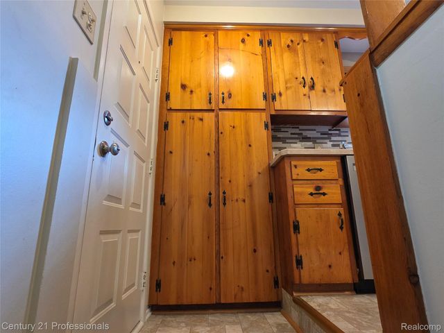 29421 Mark Avenue, Madison Heights, MI 48071