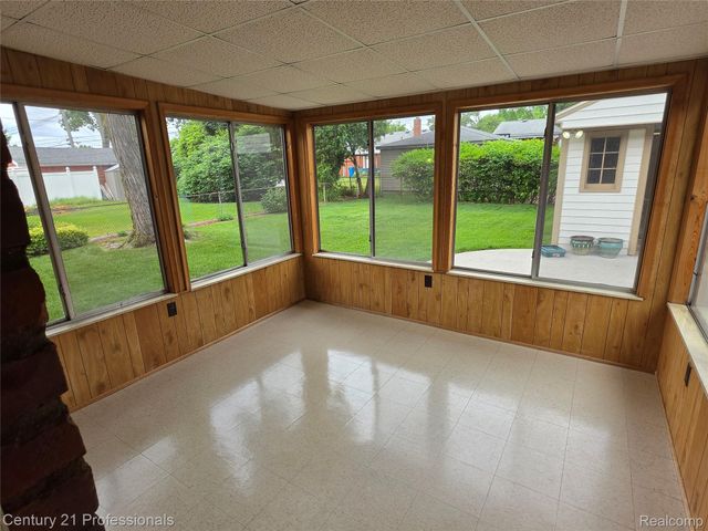 29421 Mark Avenue, Madison Heights, MI 48071