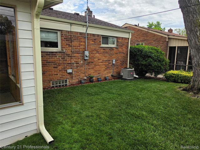 29421 Mark Avenue, Madison Heights, MI 48071