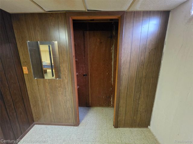 29421 Mark Avenue, Madison Heights, MI 48071