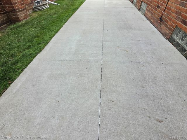29421 Mark Avenue, Madison Heights, MI 48071