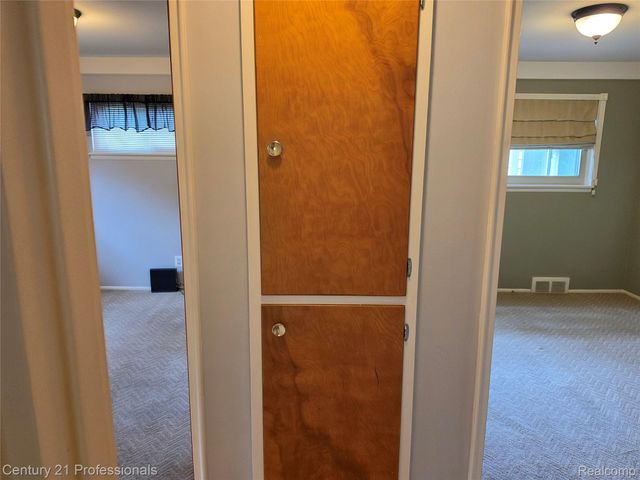29421 Mark Avenue, Madison Heights, MI 48071
