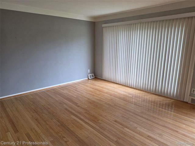 29421 Mark Avenue, Madison Heights, MI 48071