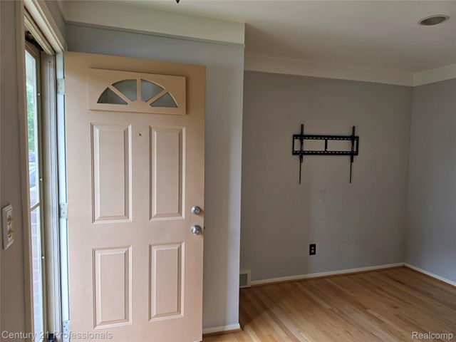 29421 Mark Avenue, Madison Heights, MI 48071