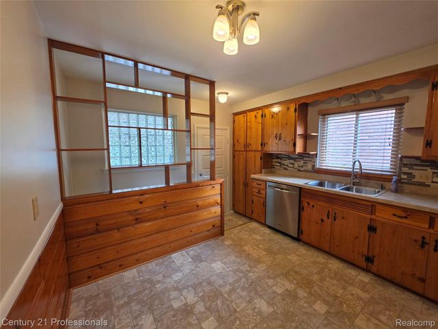 29421 Mark Avenue, Madison Heights, MI 48071