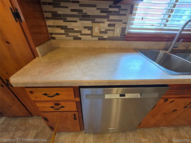 29421 Mark Avenue, Madison Heights, MI 48071