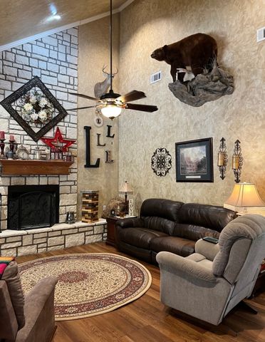 8215 Canja Drive, Fort Worth, TX 76126
