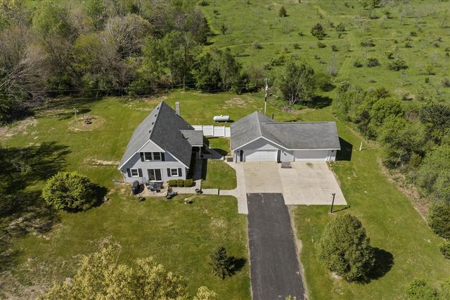 26016 Yankee Street, Edwardsburg, MI 49112