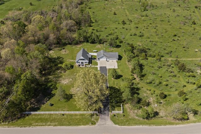 26016 Yankee Street, Edwardsburg, MI 49112