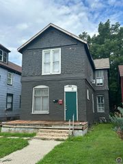 425 SW Taylor ST, Topeka, KS 66603