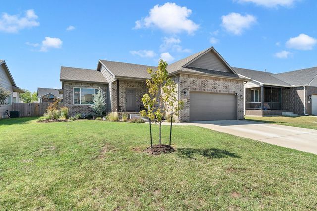 711 N Wakefield Ave, Valley Center, KS 67147