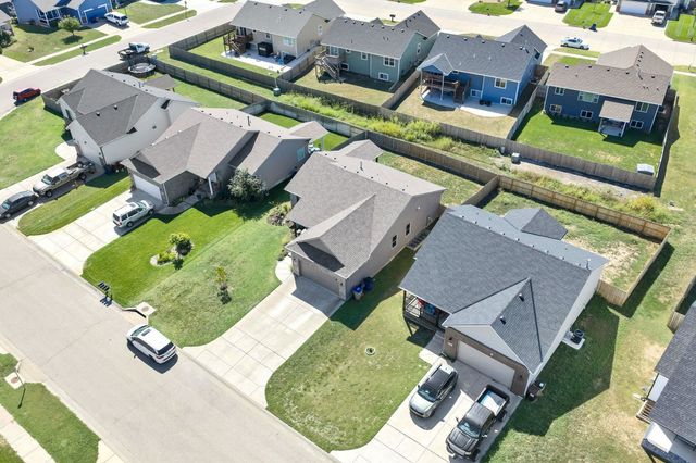 711 N Wakefield Ave, Valley Center, KS 67147