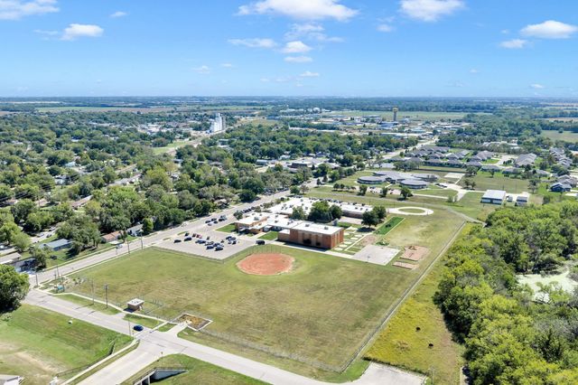 711 N Wakefield Ave, Valley Center, KS 67147
