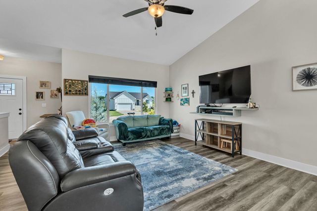 711 N Wakefield Ave, Valley Center, KS 67147