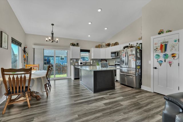711 N Wakefield Ave, Valley Center, KS 67147