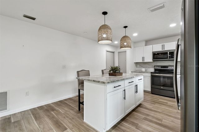 3500 EL CONQUISTADOR PARKWAY 301, Bradenton, FL 34210