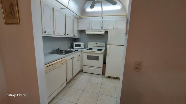 160 PRESTON D Way, Boca Raton, FL 33434