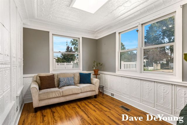 303 W Main Avenue, Zeeland, MI 49464