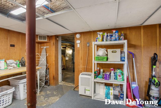 303 W Main Avenue, Zeeland, MI 49464