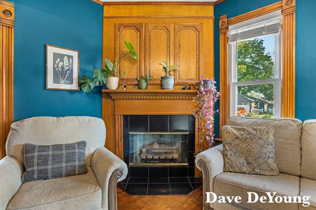 303 W Main Avenue, Zeeland, MI 49464