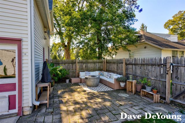 303 W Main Avenue, Zeeland, MI 49464