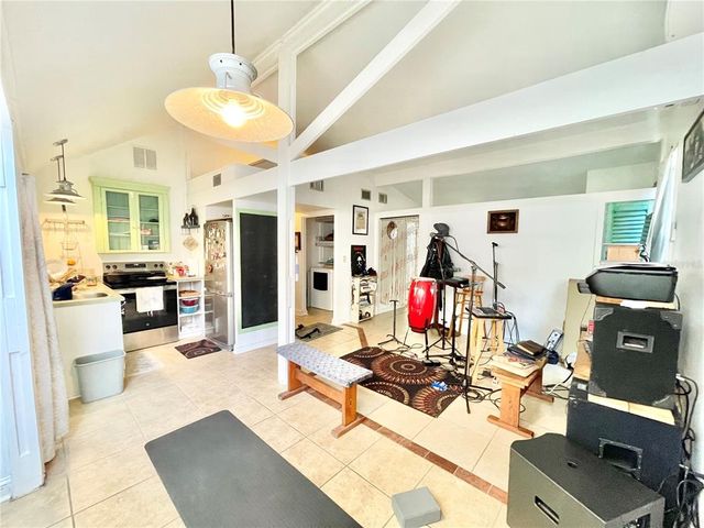 1035 NE 3RD AVENUE, Gainesville, FL 32601