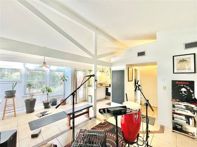 1035 NE 3RD AVENUE, Gainesville, FL 32601
