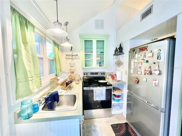 1035 NE 3RD AVENUE, Gainesville, FL 32601