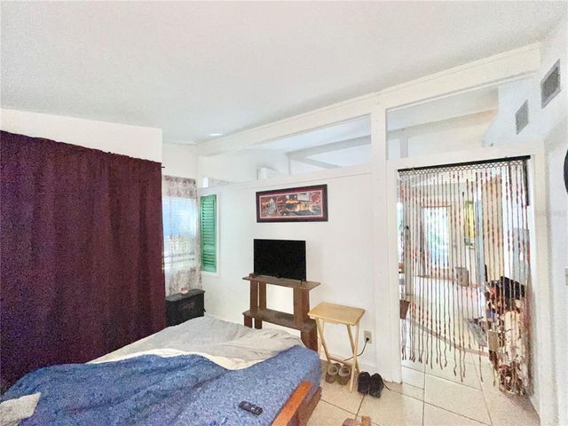 1035 NE 3RD AVENUE, Gainesville, FL 32601
