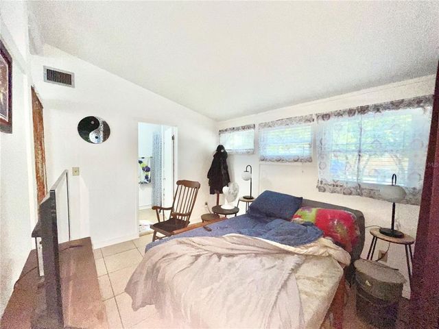 1035 NE 3RD AVENUE, Gainesville, FL 32601