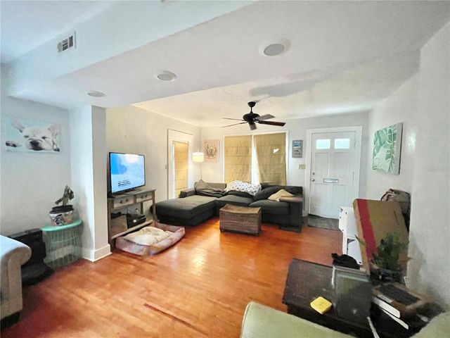 1035 NE 3RD AVENUE, Gainesville, FL 32601