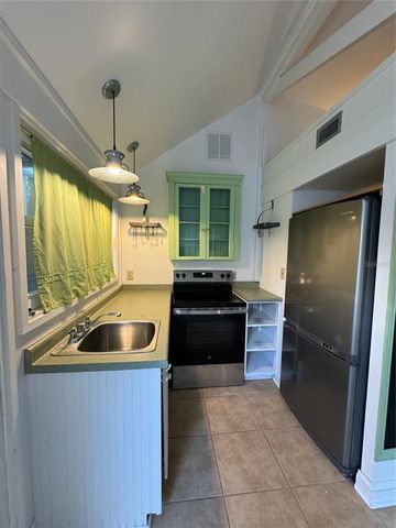 1035 NE 3RD AVENUE, Gainesville, FL 32601