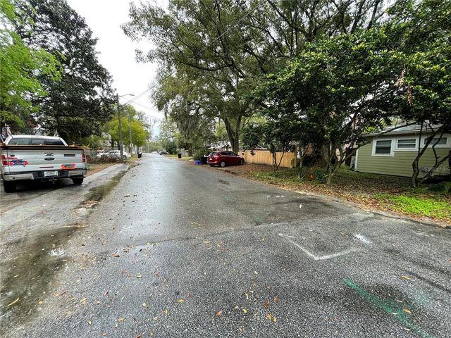 1035 NE 3RD AVENUE, Gainesville, FL 32601