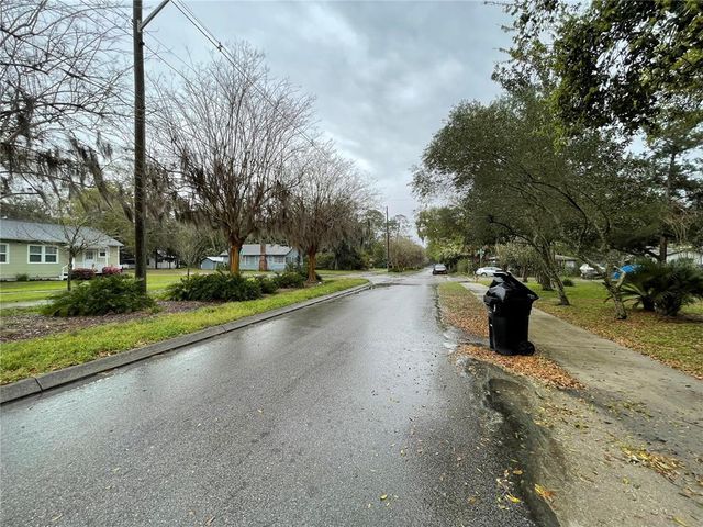 1035 NE 3RD AVENUE, Gainesville, FL 32601
