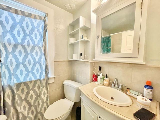 1035 NE 3RD AVENUE, Gainesville, FL 32601