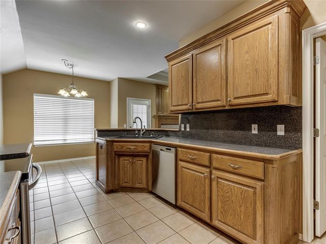 12528 SW 13th Street, Yukon, OK 73099