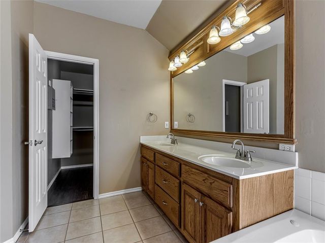 12528 SW 13th Street, Yukon, OK 73099