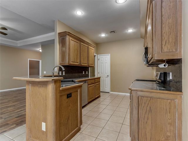 12528 SW 13th Street, Yukon, OK 73099