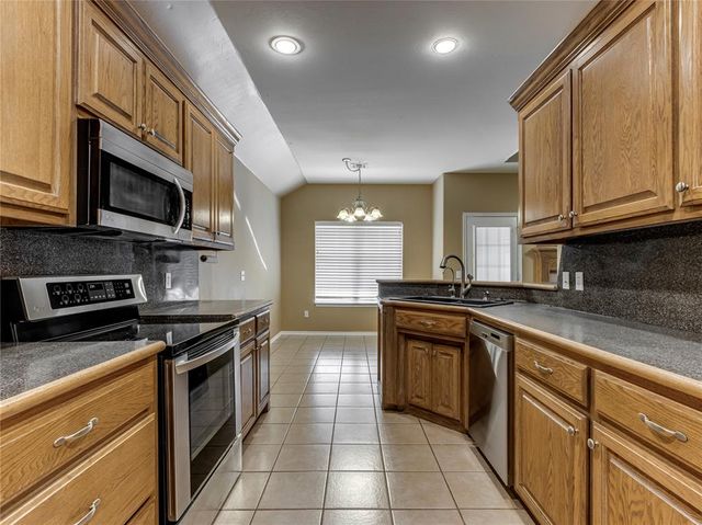 12528 SW 13th Street, Yukon, OK 73099