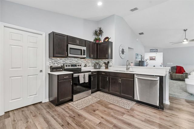 6917 GIDEON CIRCLE, Zephyrhills, FL 33541