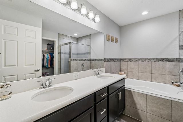 6917 GIDEON CIRCLE, Zephyrhills, FL 33541
