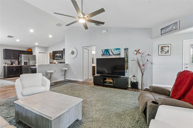 6917 GIDEON CIRCLE, Zephyrhills, FL 33541