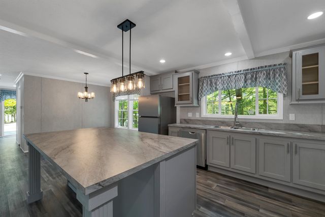 7 Shady Lane, Tuftonboro, NH 03853