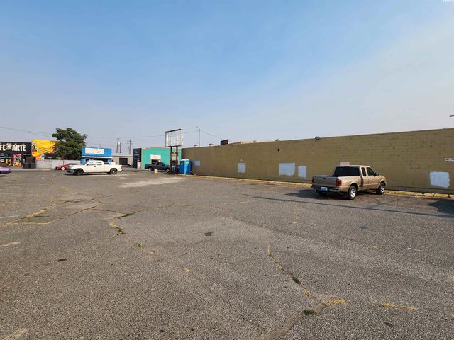 214 S 4th Ave, Pasco, WA 99301