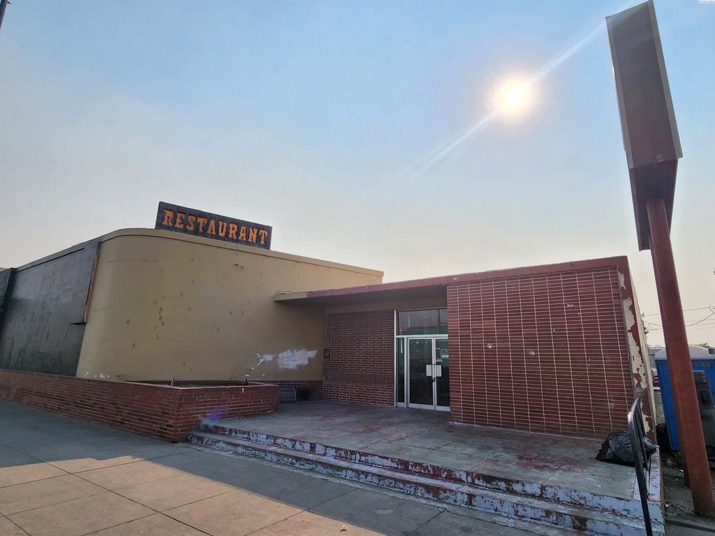 214 S 4th Ave, Pasco, WA 99301