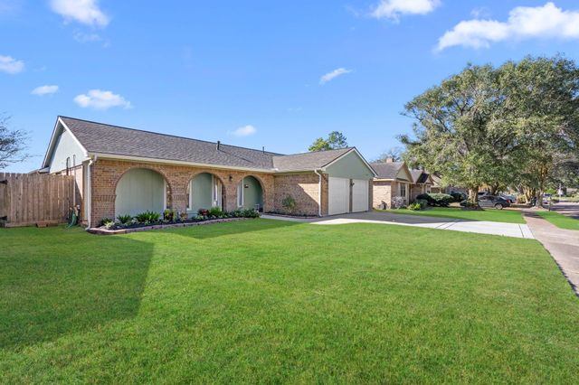 5010 Colombia Drive, Pasadena, TX 77505