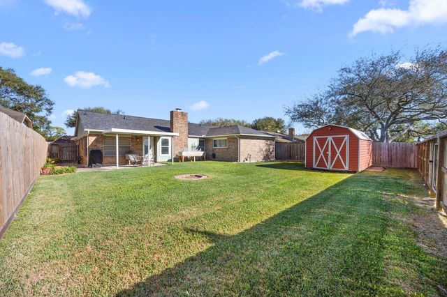 5010 Colombia Drive, Pasadena, TX 77505